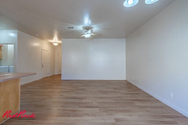 Foto del edificio - 484 N 2480 W