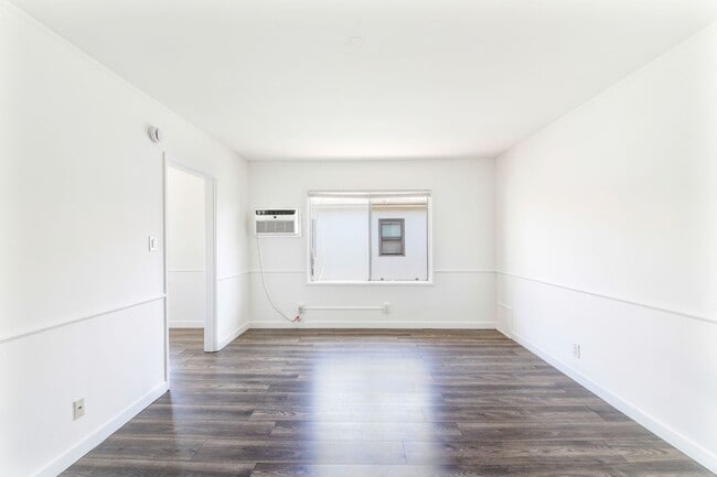 Building Photo - 5757 La Mirada Ave