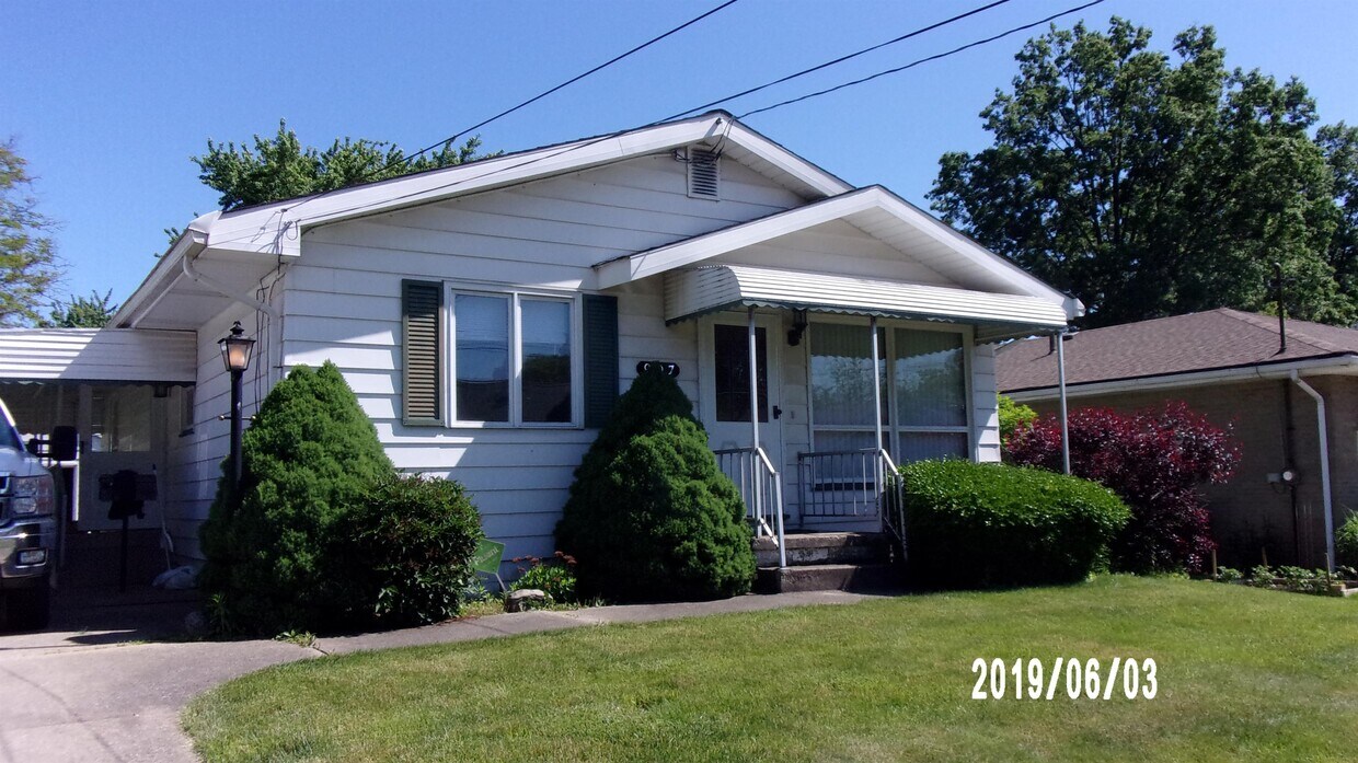 Foto principal - 907 Curtis Ave