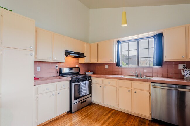 Sleek Stainless classy retro modern - 968 Hyperion Ave