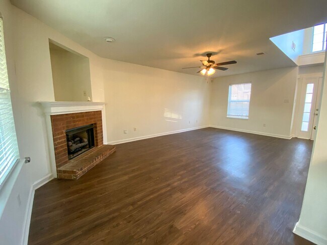 Building Photo - 4 bed 2.5 bath in Cordova near Houston Lev...