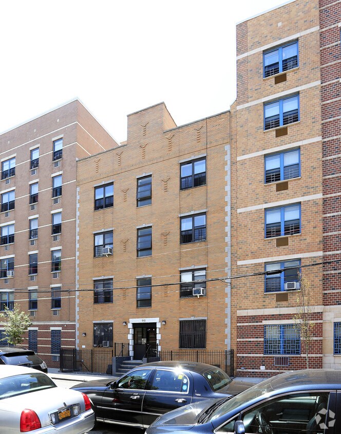 Primary Photo - 910 E 178th St