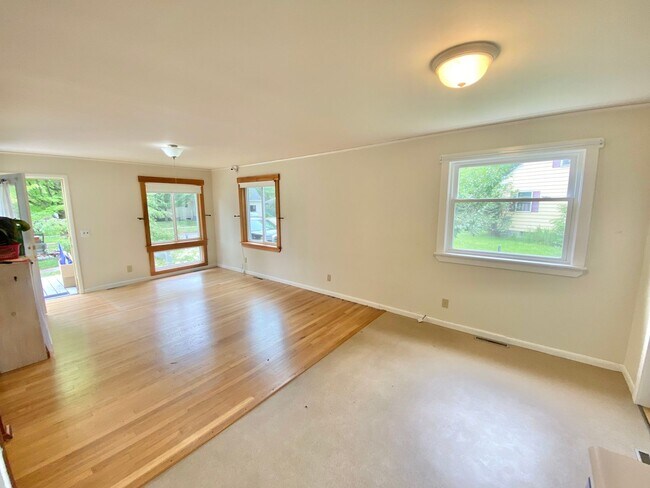 Foto del edificio - 3 Bedroom 1 Bathroom House New North End N...