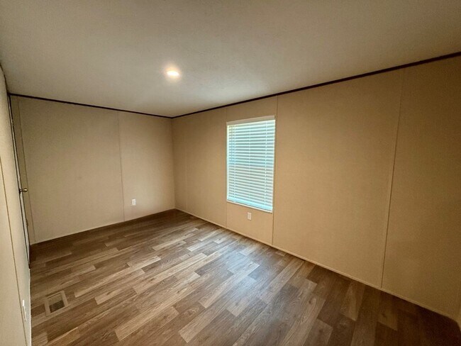 Foto del edificio - 124 County Rd 3439