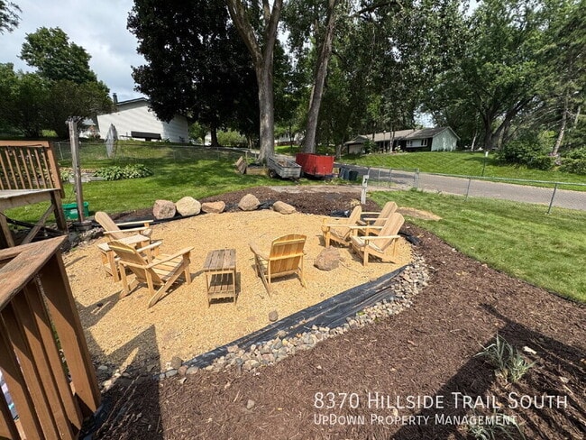 Foto del edificio - 8370 Hillside Trail S