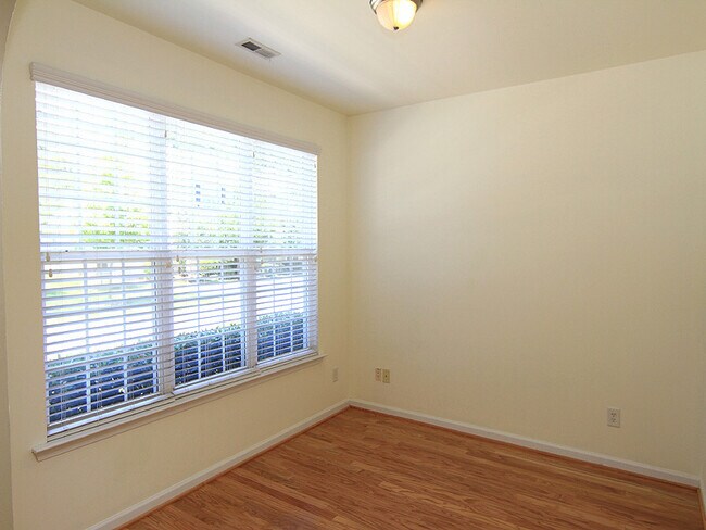 Foto del edificio - Spacious South Durham Townhouse!