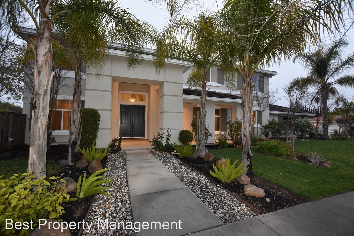 Foto principal - 5 br, 3 bath House - 1911 Castellina Dr