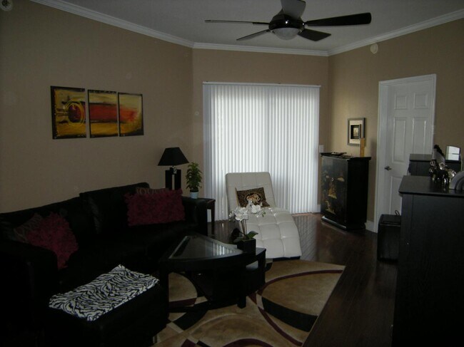 Foto del edificio - 860 N Orange Ave