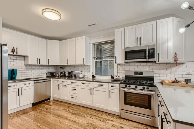 Foto del edificio - 4239 N Ashland Ave