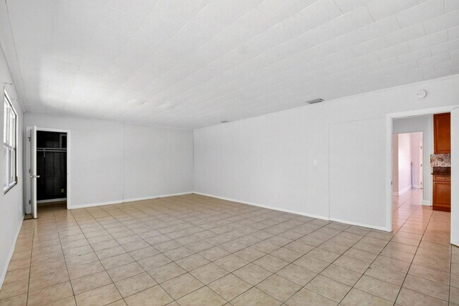 Foto del edificio - 775 Snead Cir