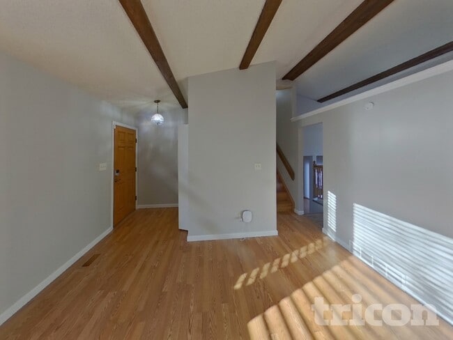 Building Photo - 5528 Old Farm Cir E