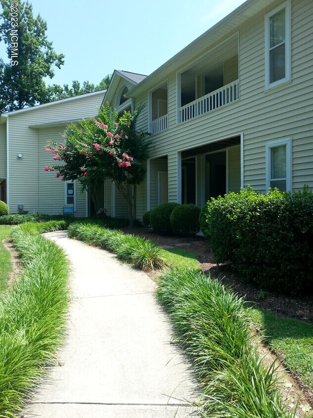 Primary Photo - 515 Spring Forest Rd
