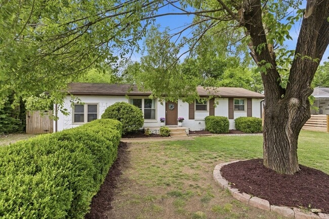 3 Bedroom/ 2 Bath Home, Fenced Yard, Covered Porch, Large Workshop/Storage Building, Small storag... - 3 Bedroom/ 2 Bath Home, Fenced Yard, Covered Porch, Large Workshop/Storage Building, Small storag...