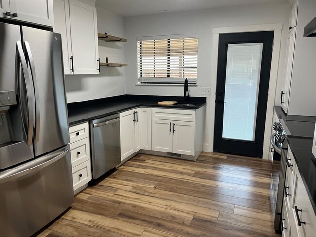 Foto del edificio - 4612 Evergreen Ct