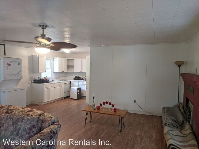 Building Photo - 2 br, 1 bath House - 202 Cane Creek Road