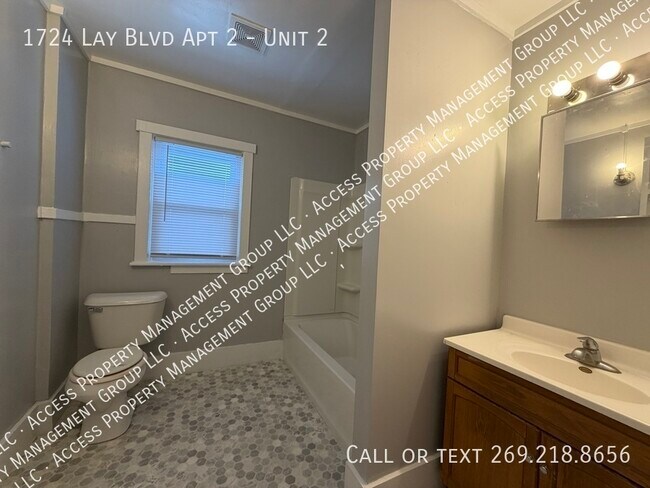 Building Photo - 1724 Lay Blvd