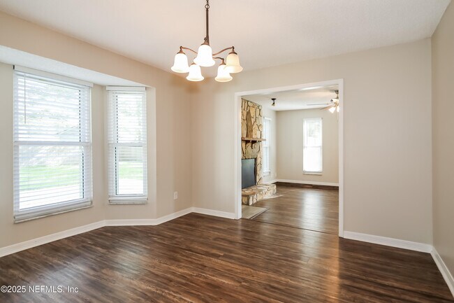 Building Photo - 2158 Center Way