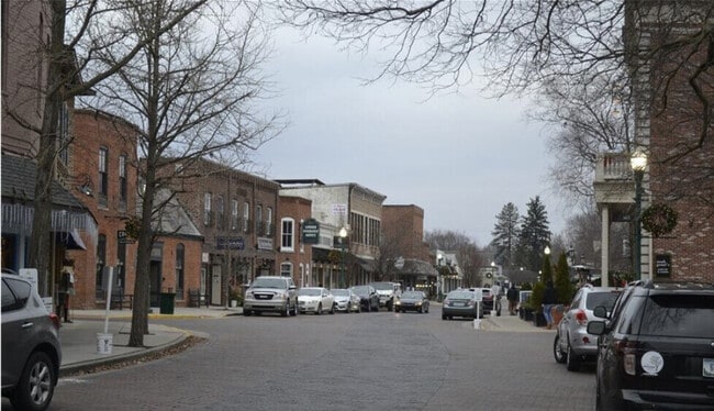 Building Photo - 916 Yorkshire Ln