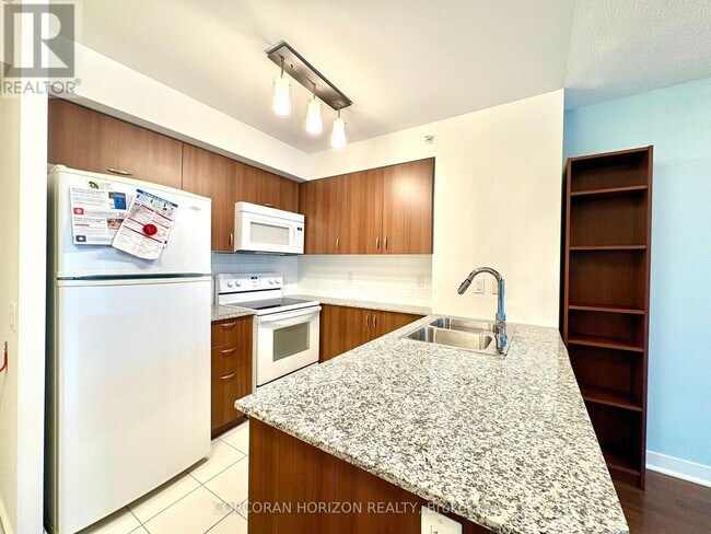 Photo du bâtiment - 5740 Yonge St