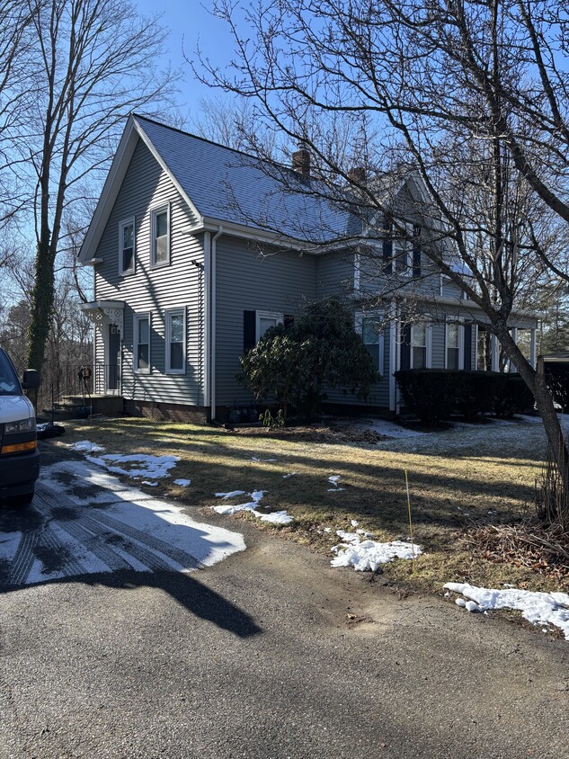 outside, side entrance - 113 Worcester St