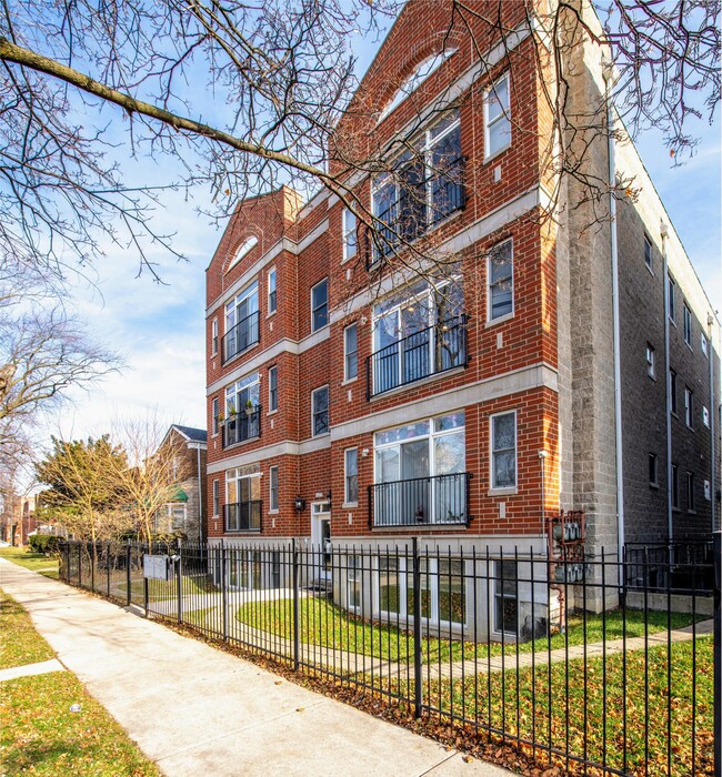 Building Photo - 6229 N Richmond St