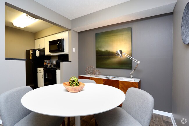 1HAB, 1BA- 710 ft² - Área de comedor - Woodbridge