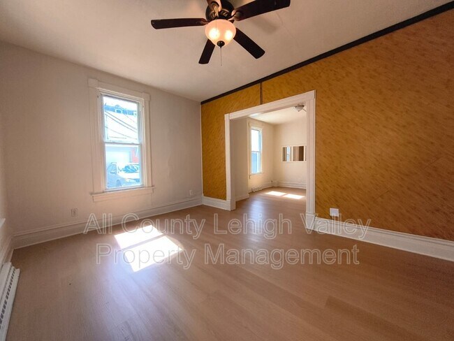 Foto del edificio - 1141 Emmett St
