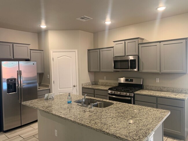 Foto del edificio - Newer Home in  Metro Park Village