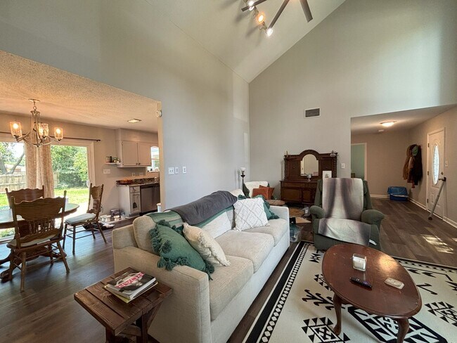 Foto del edificio - 6916 Brockwood St