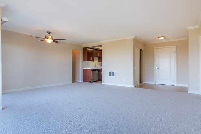 Building Photo - 28125 Peacock Ridge Dr