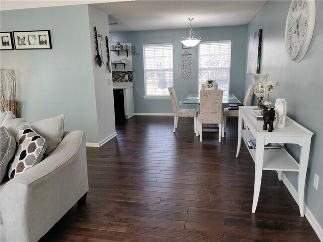Foto del edificio - 6324 Lakeview Ct