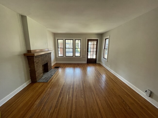 Foto del edificio - 2956 Indianola Ave