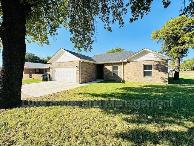 Building Photo - 3513 Hillside Dr