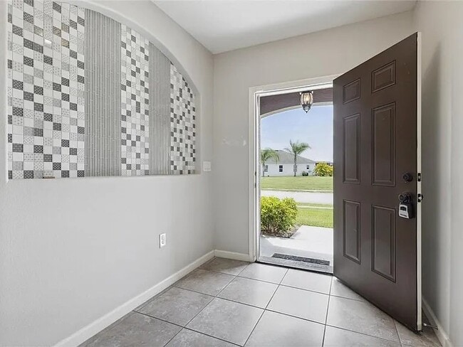 Building Photo - 5987 Ridge Lake Cir