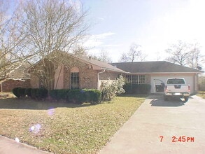 Building Photo - 1011 Meadowbrook St