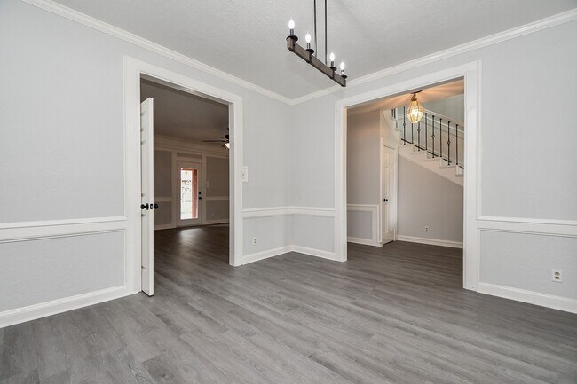 Building Photo - 14938 Mesita Dr