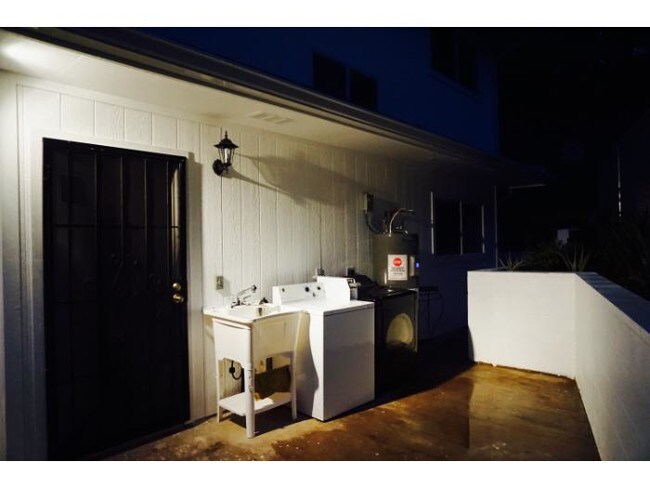 Building Photo - 2324 Makanani Dr