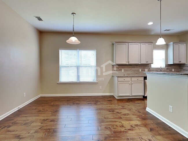 Building Photo - 122 Green Paddock Cir