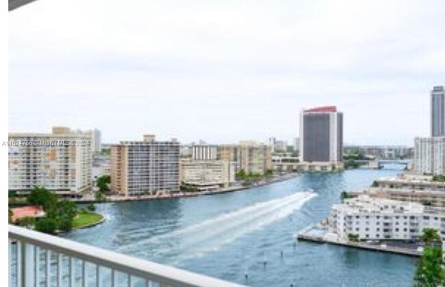 Foto del edificio - 1965 S Ocean Dr