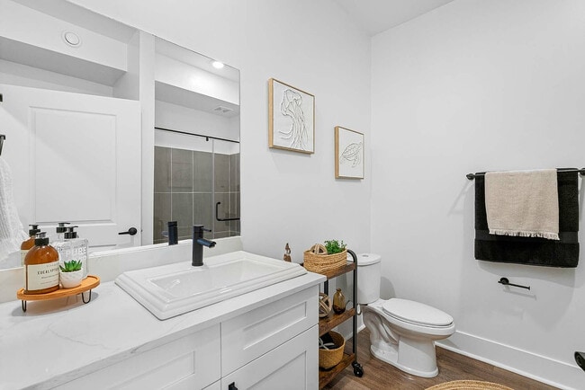 Contemporary Bathroom Design - Pointe Grand New Berlin