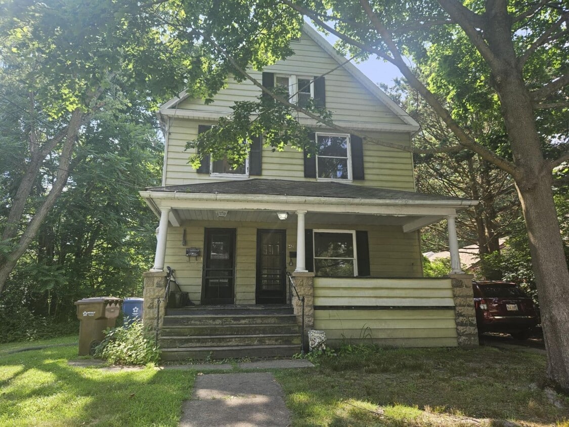 Primary Photo - 142 S Prospect St