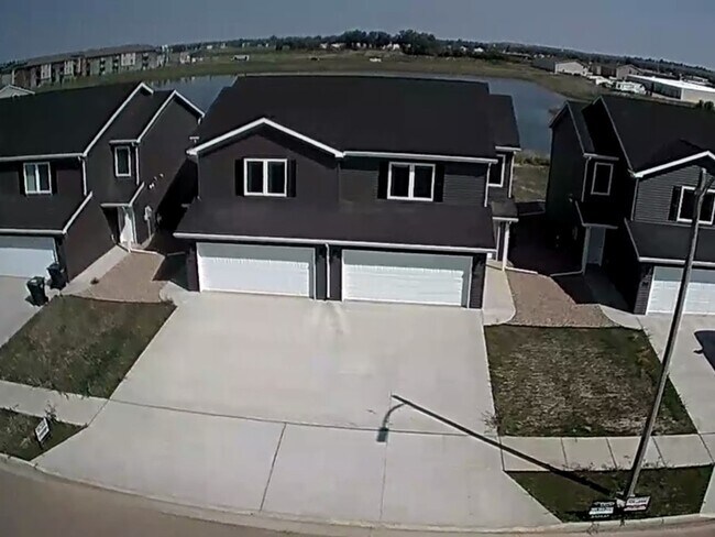 Building Photo - Twin Home in Lakewood!