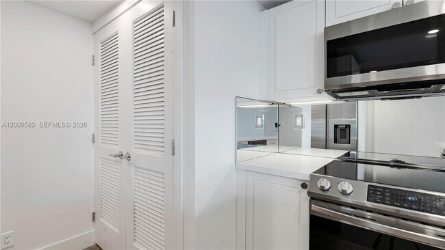 Building Photo - 555 NE 34th St