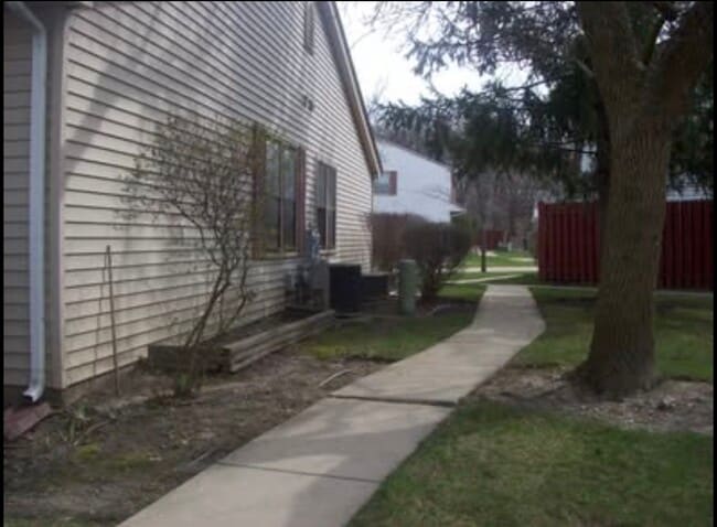 Building Photo - 1950 Hancock Dr