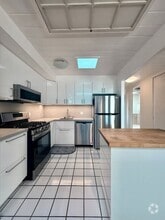 Building Photo - 1156 Pomeroy Ave
