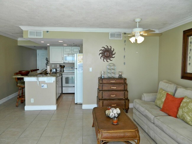 Building Photo - 9850 S Thomas Dr