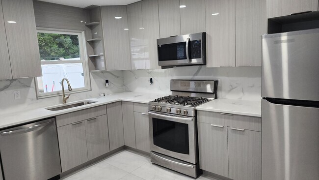 Foto del edificio - 126 Forest Ave