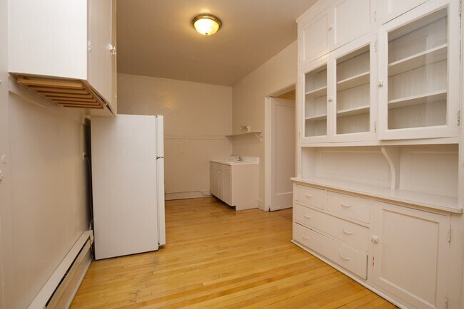 Building Photo - 1238 Oak Ave