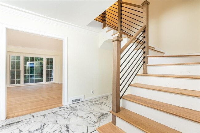 Building Photo - 200 W Paces Ferry Rd NW