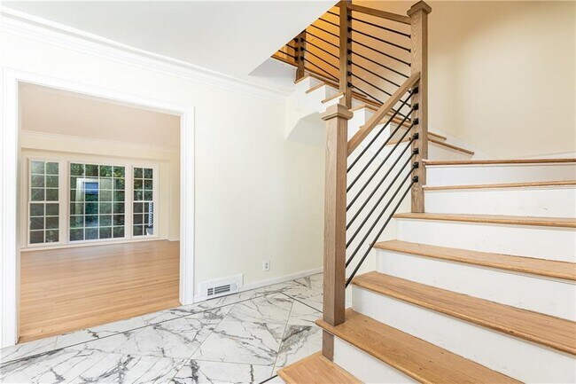 Foto del edificio - 200 W Paces Ferry Rd NW